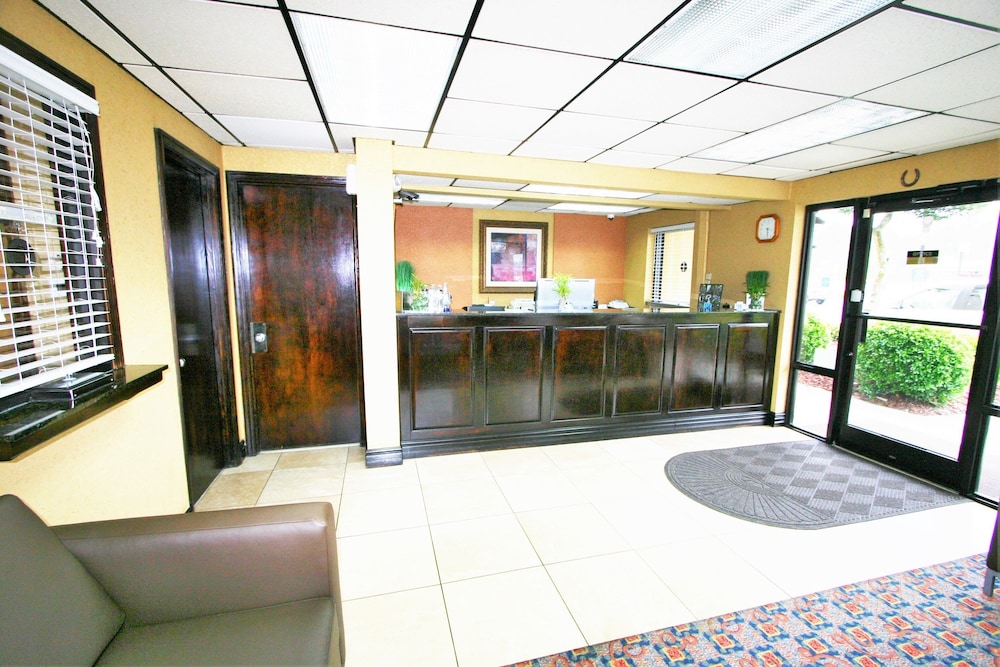 deluxe inn fayetteville i 95 exit 49