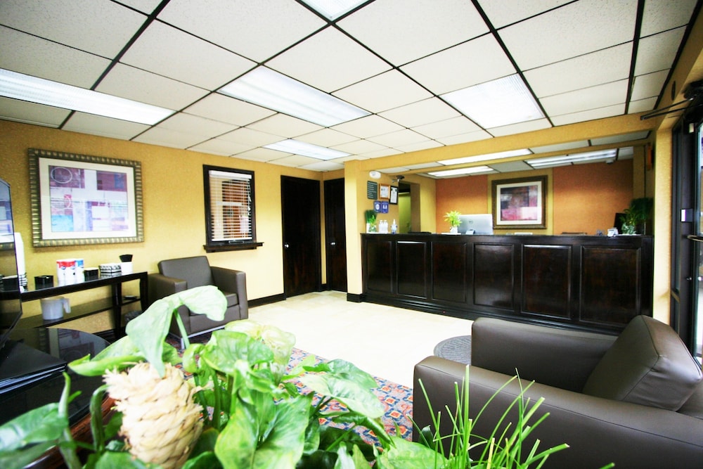 deluxe inn fayetteville i 95 exit 49
