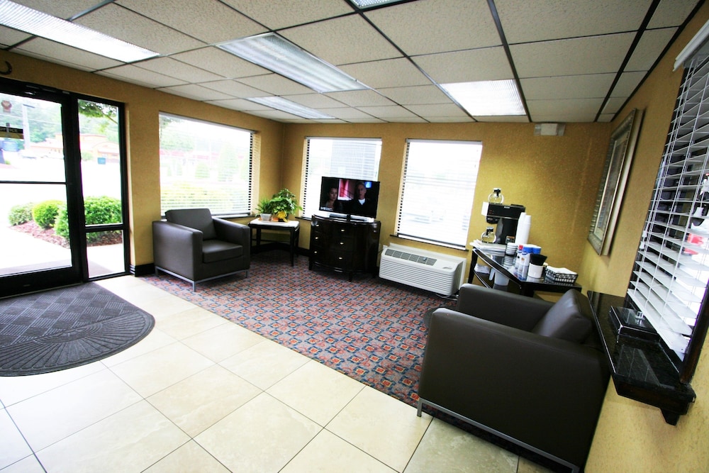 deluxe inn fayetteville i 95 exit 49