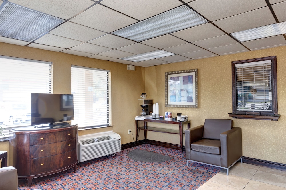deluxe inn fayetteville i 95 exit 49