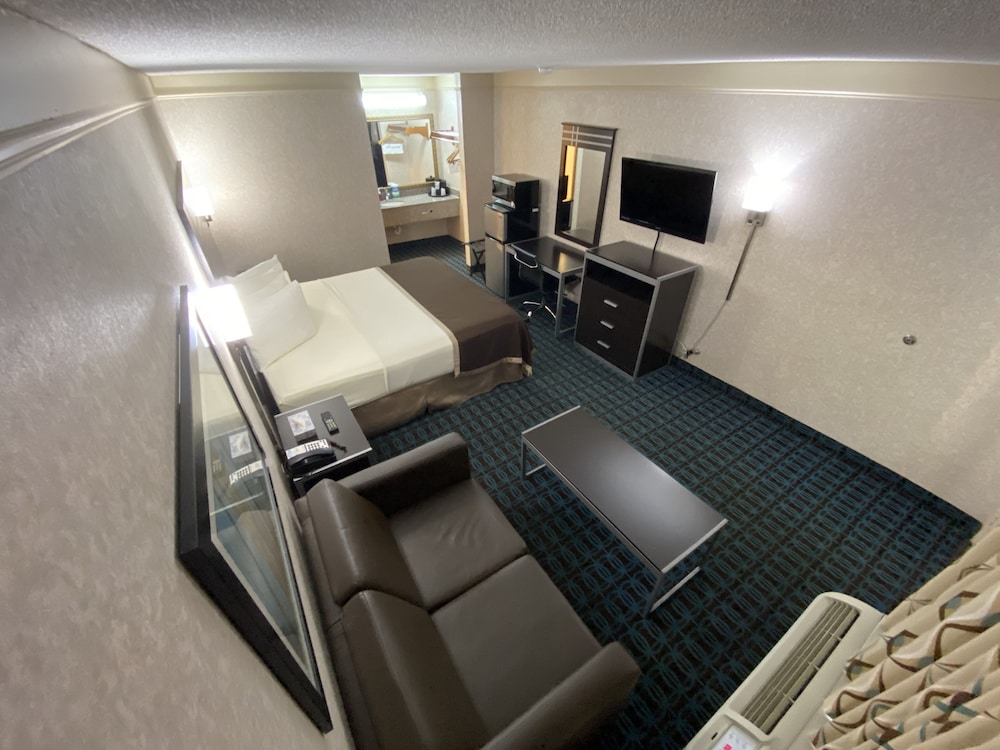 deluxe inn fayetteville i 95 exit 49