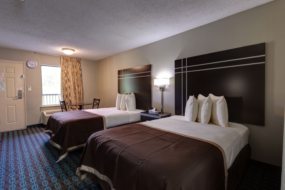 deluxe inn fayetteville i 95 exit 49