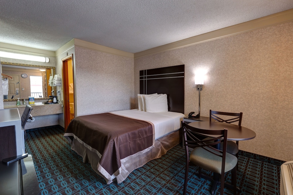 deluxe inn fayetteville i 95 exit 49