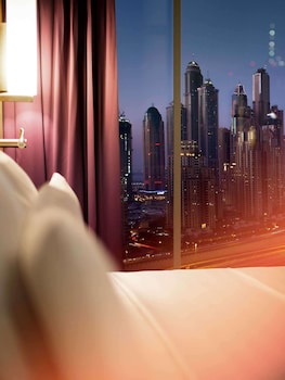 pullman dubai jumeirah lakes towers hotel and residence