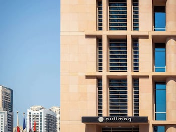 pullman dubai jumeirah lakes towers hotel and residence