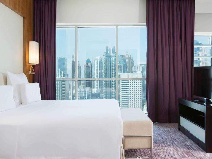 pullman dubai jumeirah lakes towers hotel and residence