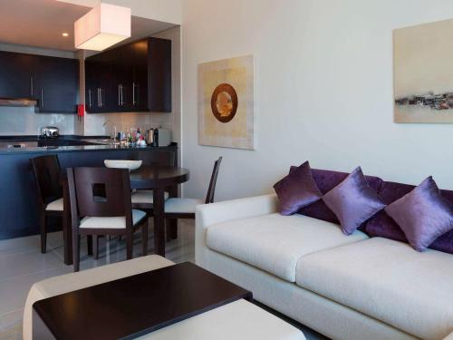 pullman dubai jumeirah lakes towers hotel and residence