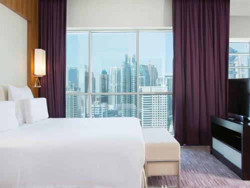 pullman dubai jumeirah lakes towers hotel and residence