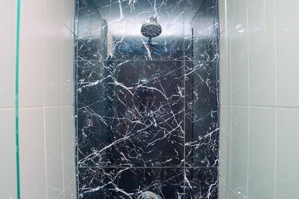 best location 1br apartment at atlanta residences