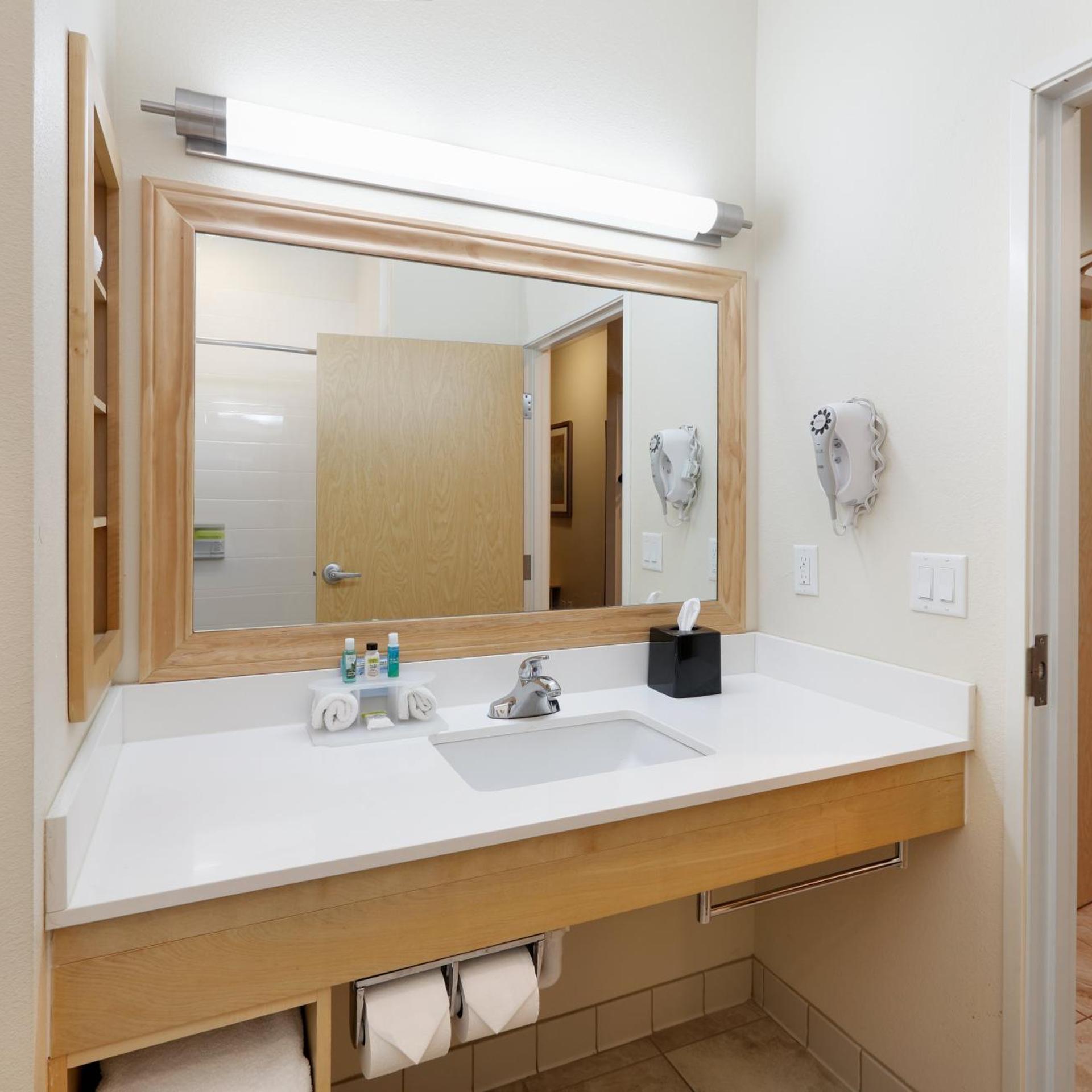 holiday inn express and suites san antonio brooks