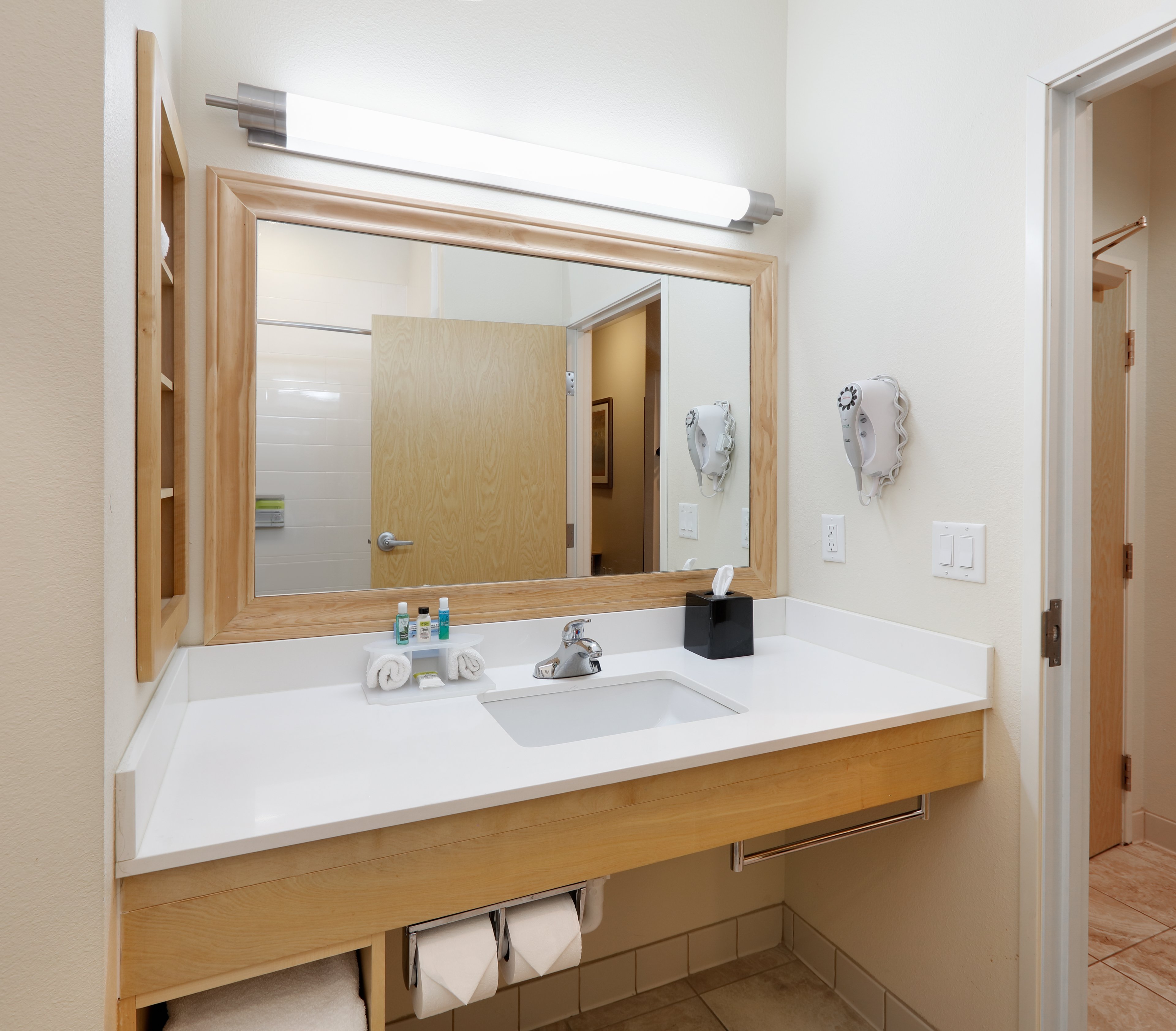 holiday inn express and suites san antonio brooks