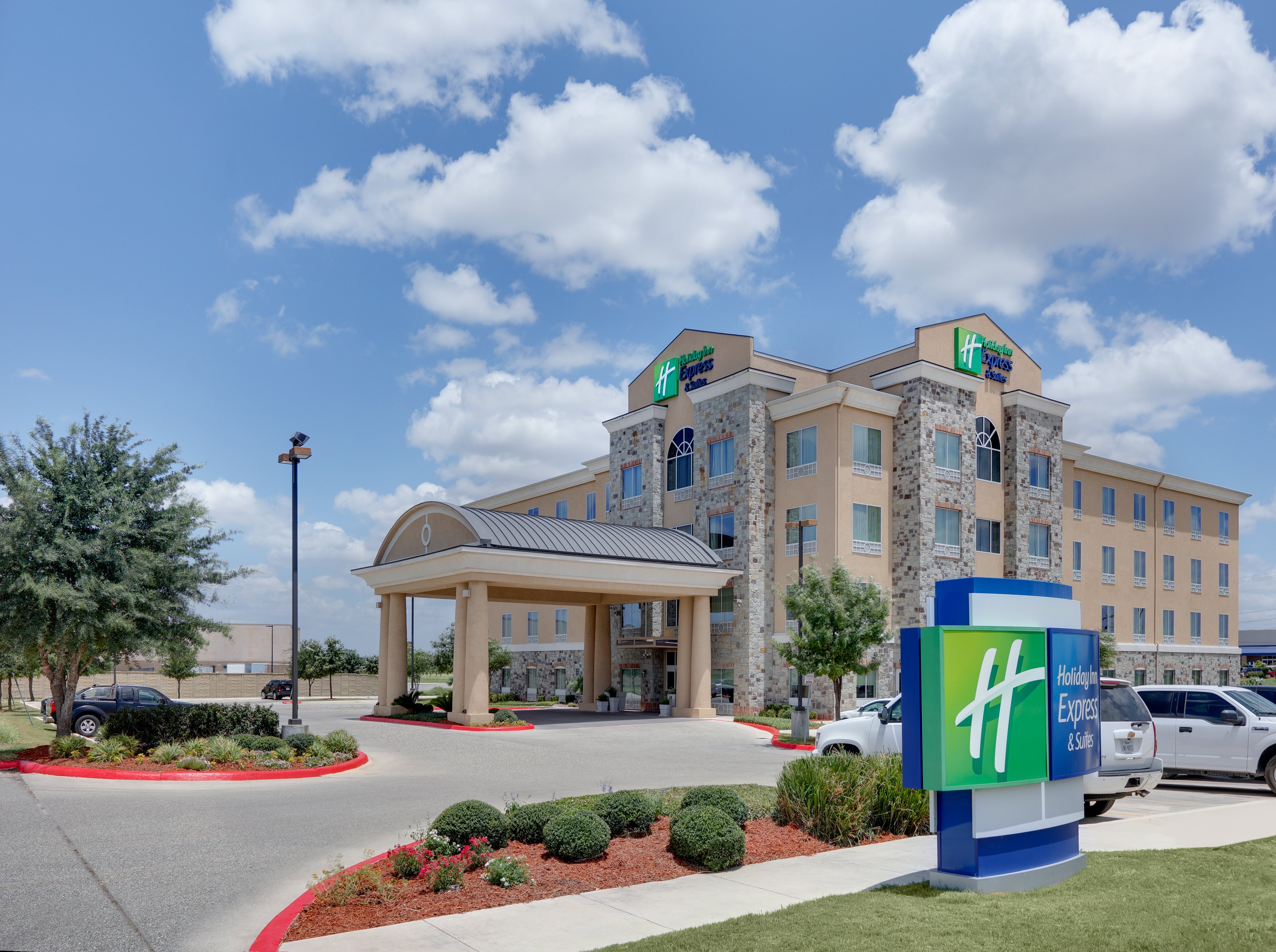 holiday inn express and suites san antonio brooks