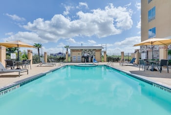 Holiday Inn Express And Suites San Antonio Brooks,River Walk>>Harlandale,3 star