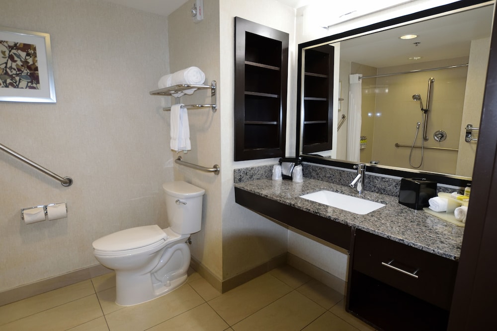 holiday inn express and suites ottawa east orleans