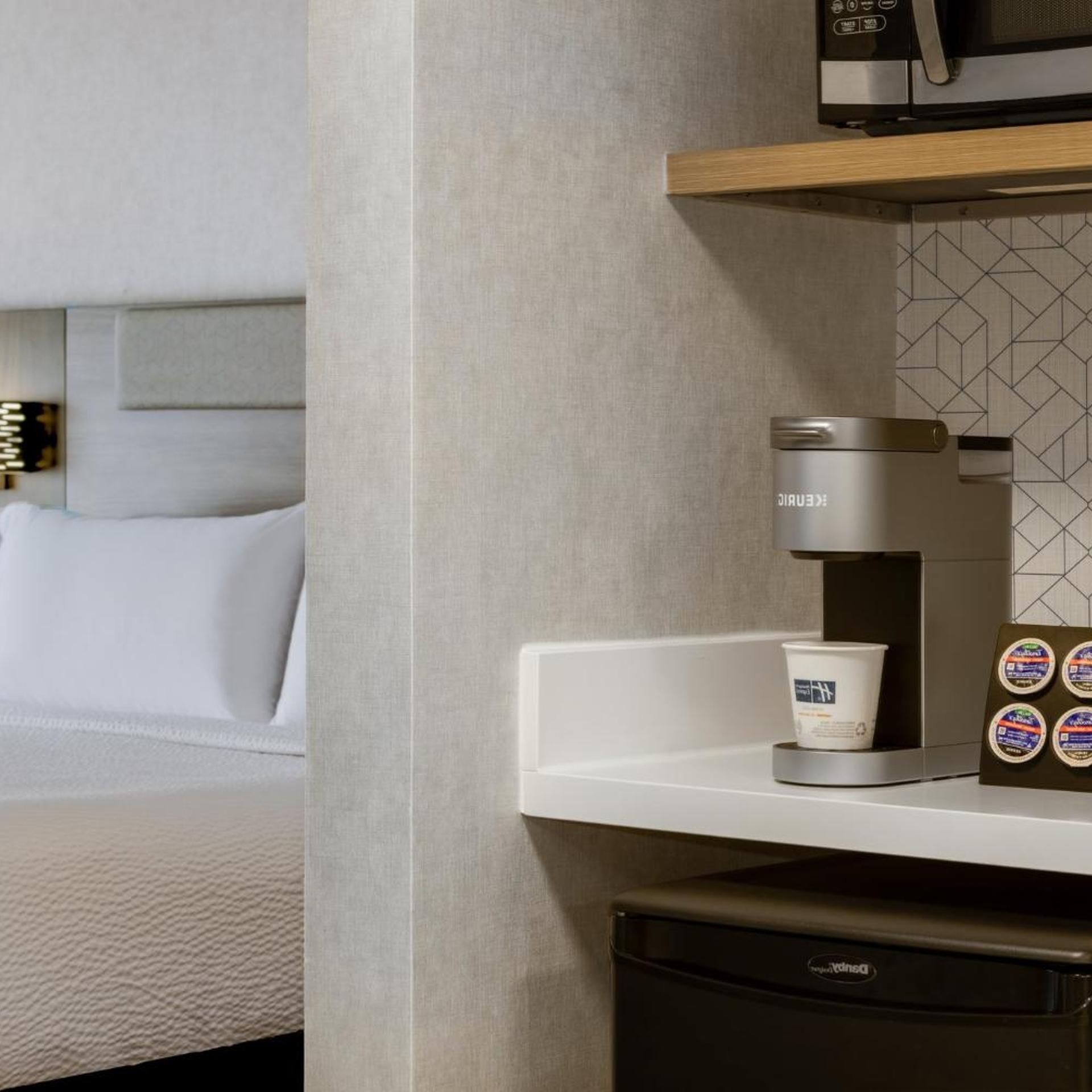 holiday inn express and suites ottawa east orleans