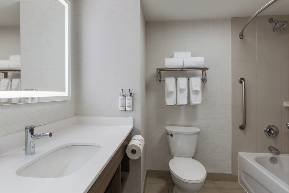 holiday inn express and suites ottawa east orleans