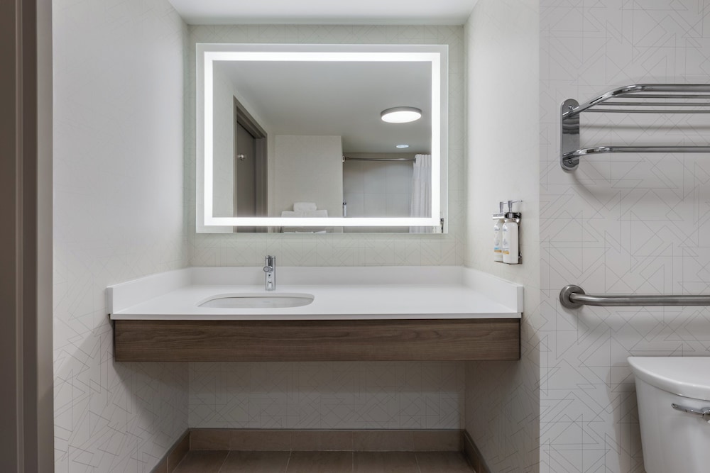 holiday inn express and suites ottawa east orleans