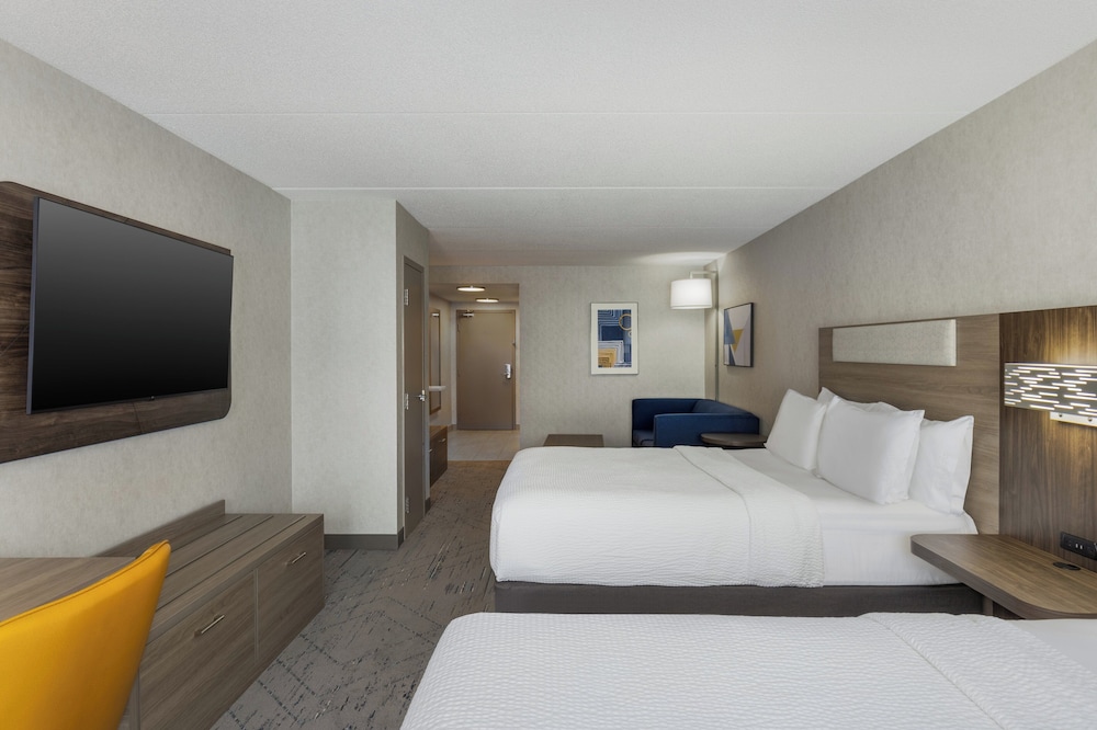 holiday inn express and suites ottawa east orleans