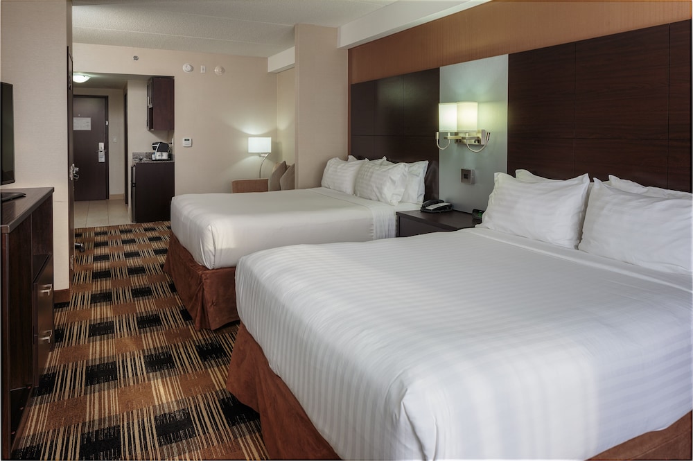 holiday inn express and suites ottawa east orleans