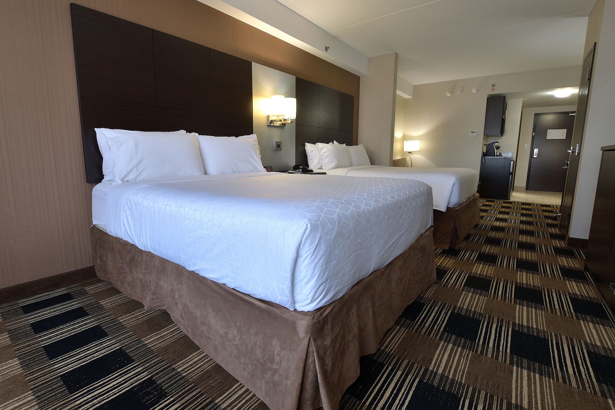 holiday inn express and suites ottawa east orleans