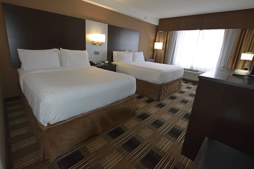 holiday inn express and suites ottawa east orleans