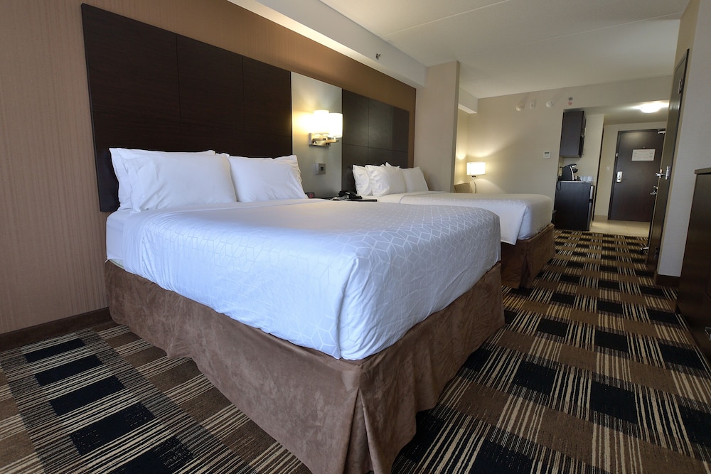 holiday inn express and suites ottawa east orleans