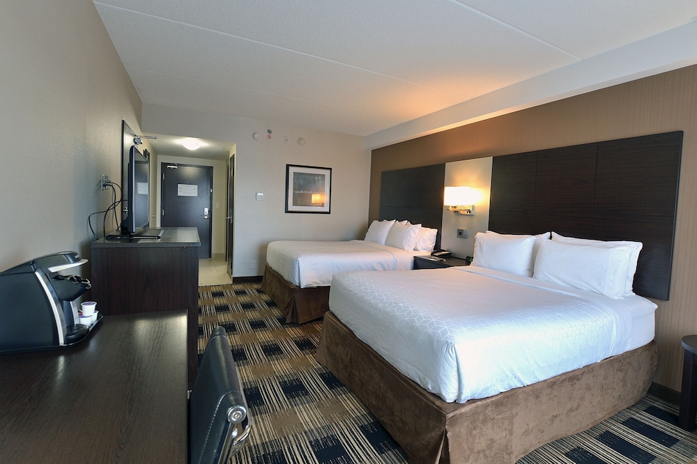 holiday inn express and suites ottawa east orleans