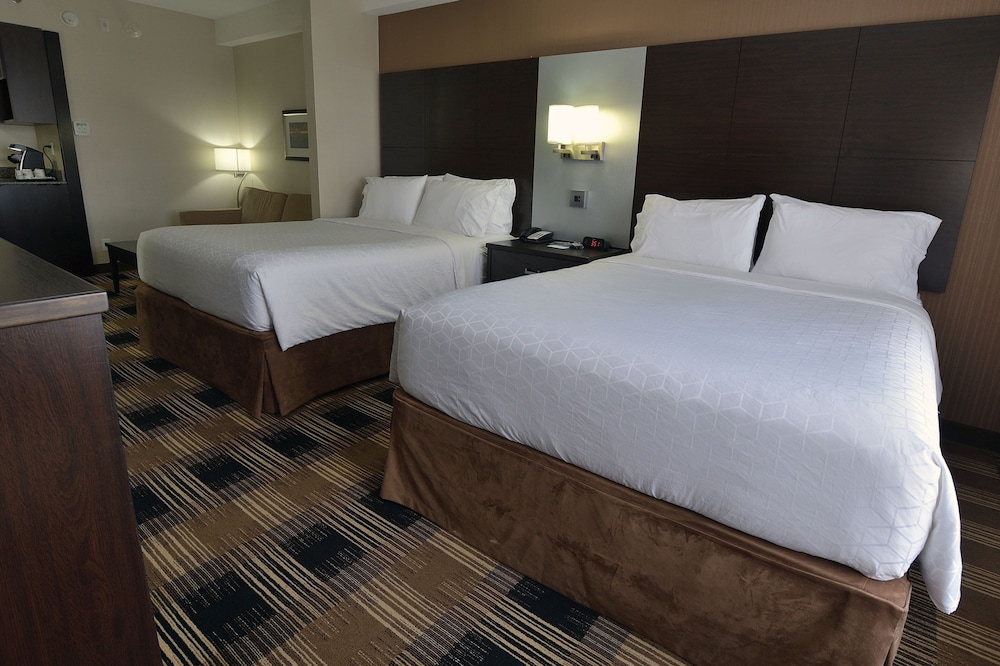 holiday inn express and suites ottawa east orleans