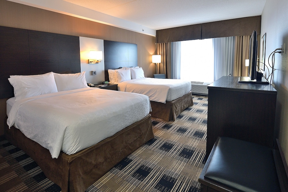 holiday inn express and suites ottawa east orleans