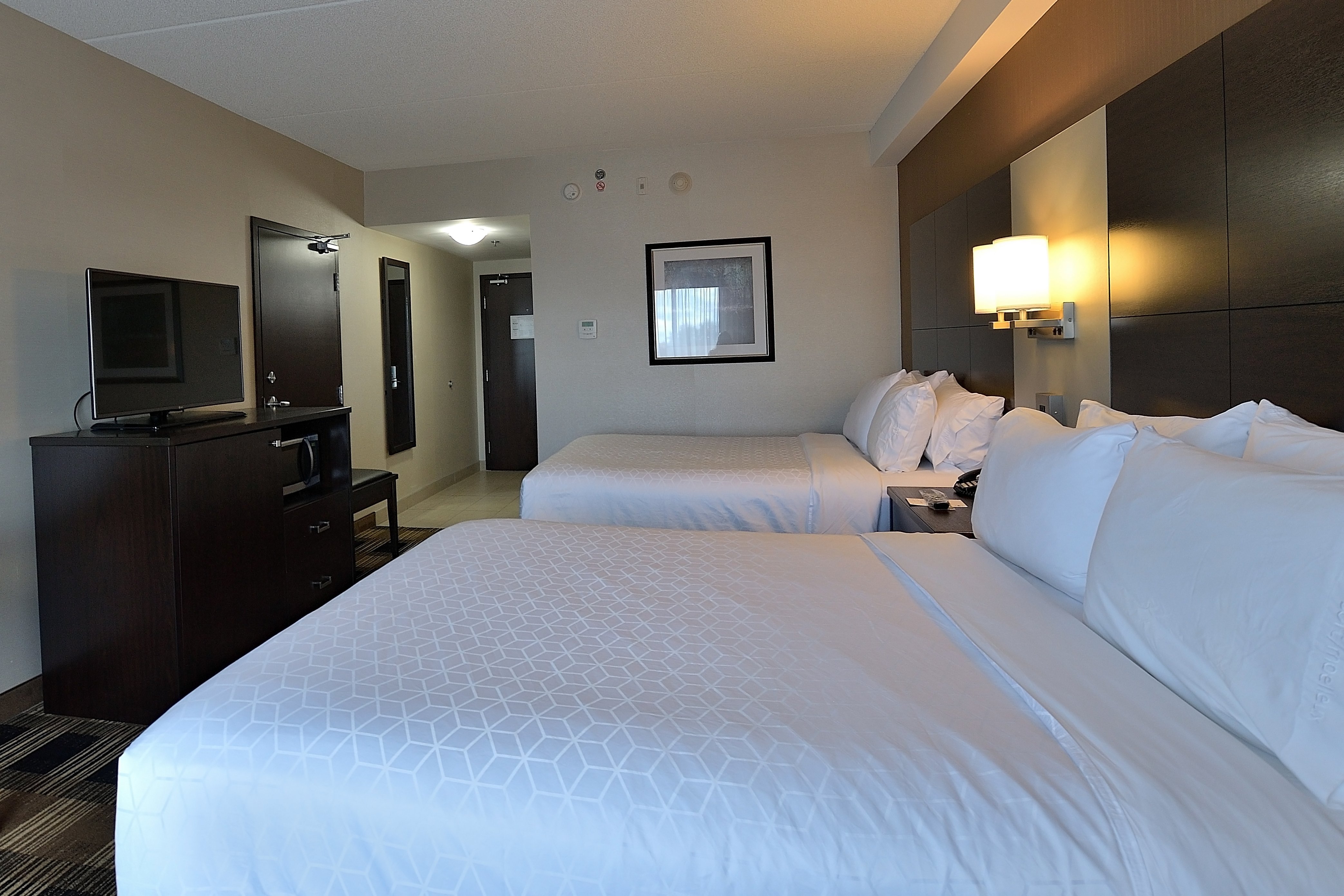 holiday inn express and suites ottawa east orleans