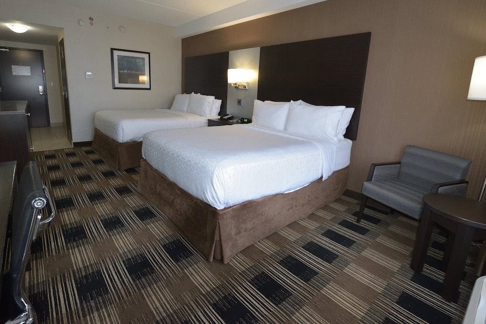 holiday inn express and suites ottawa east orleans