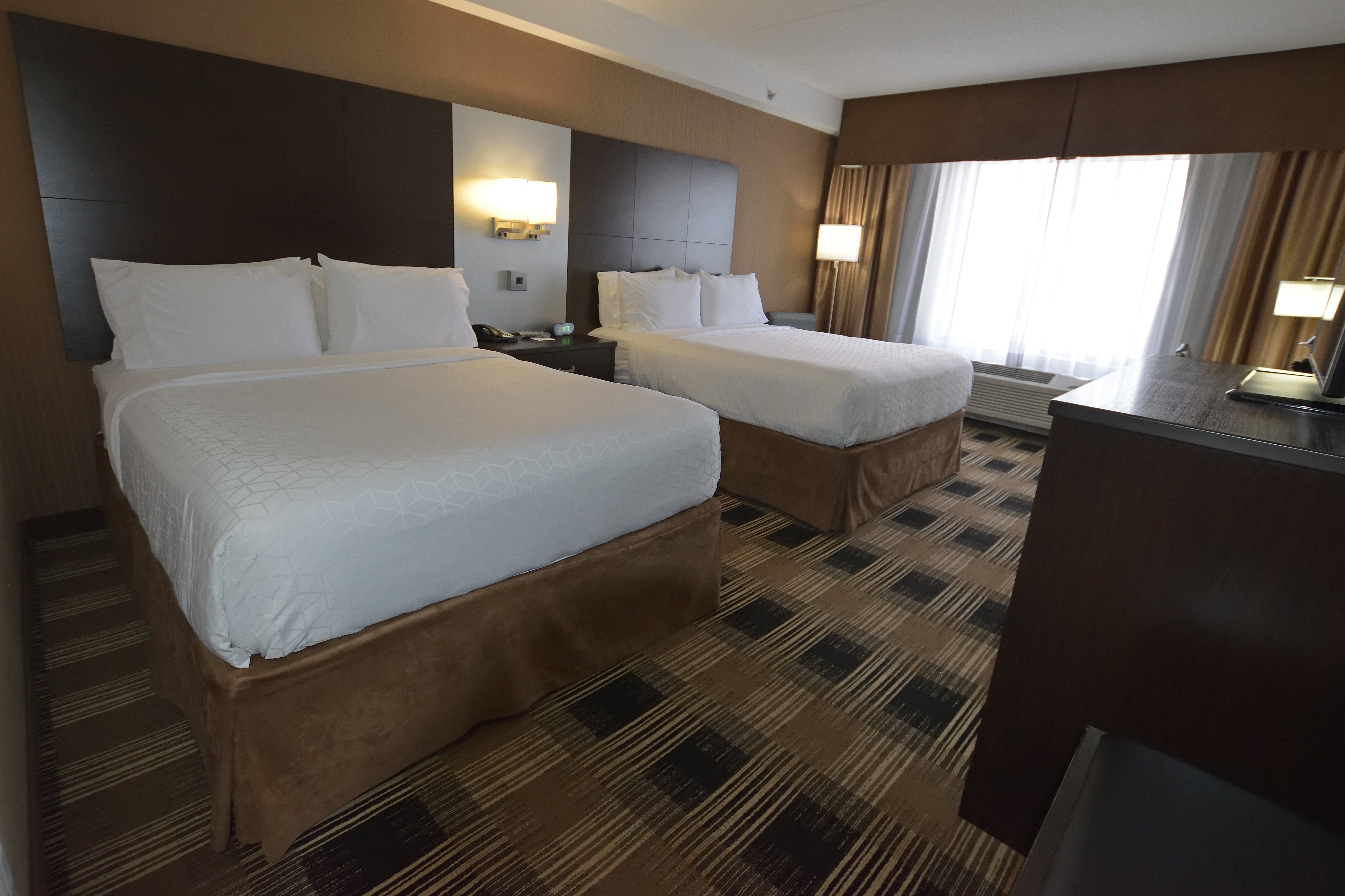 holiday inn express and suites ottawa east orleans