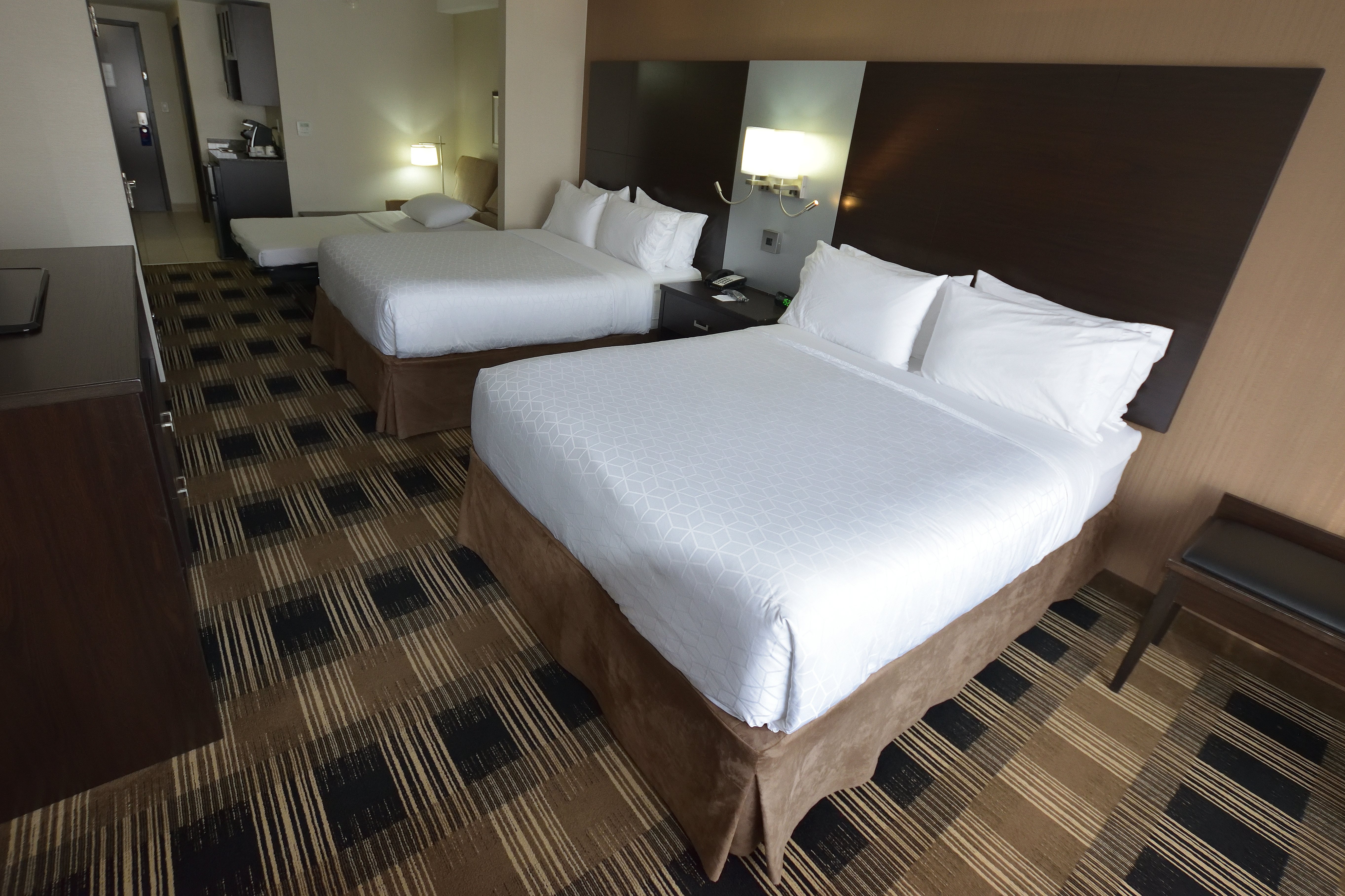 holiday inn express and suites ottawa east orleans
