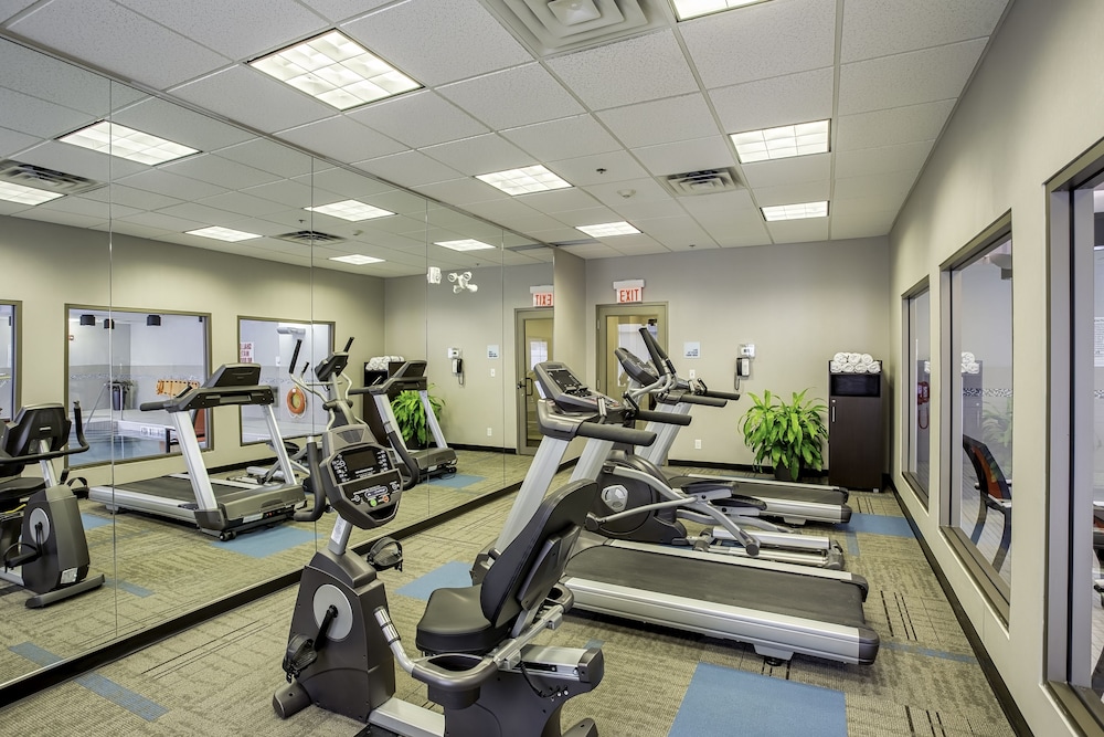 holiday inn express and suites ottawa east orleans