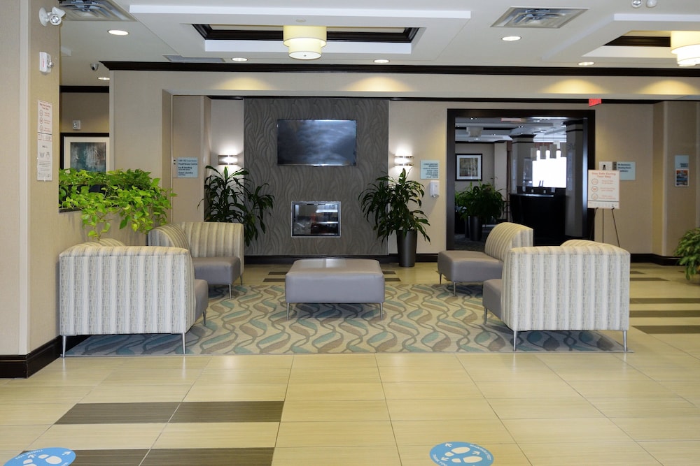 holiday inn express and suites ottawa east orleans