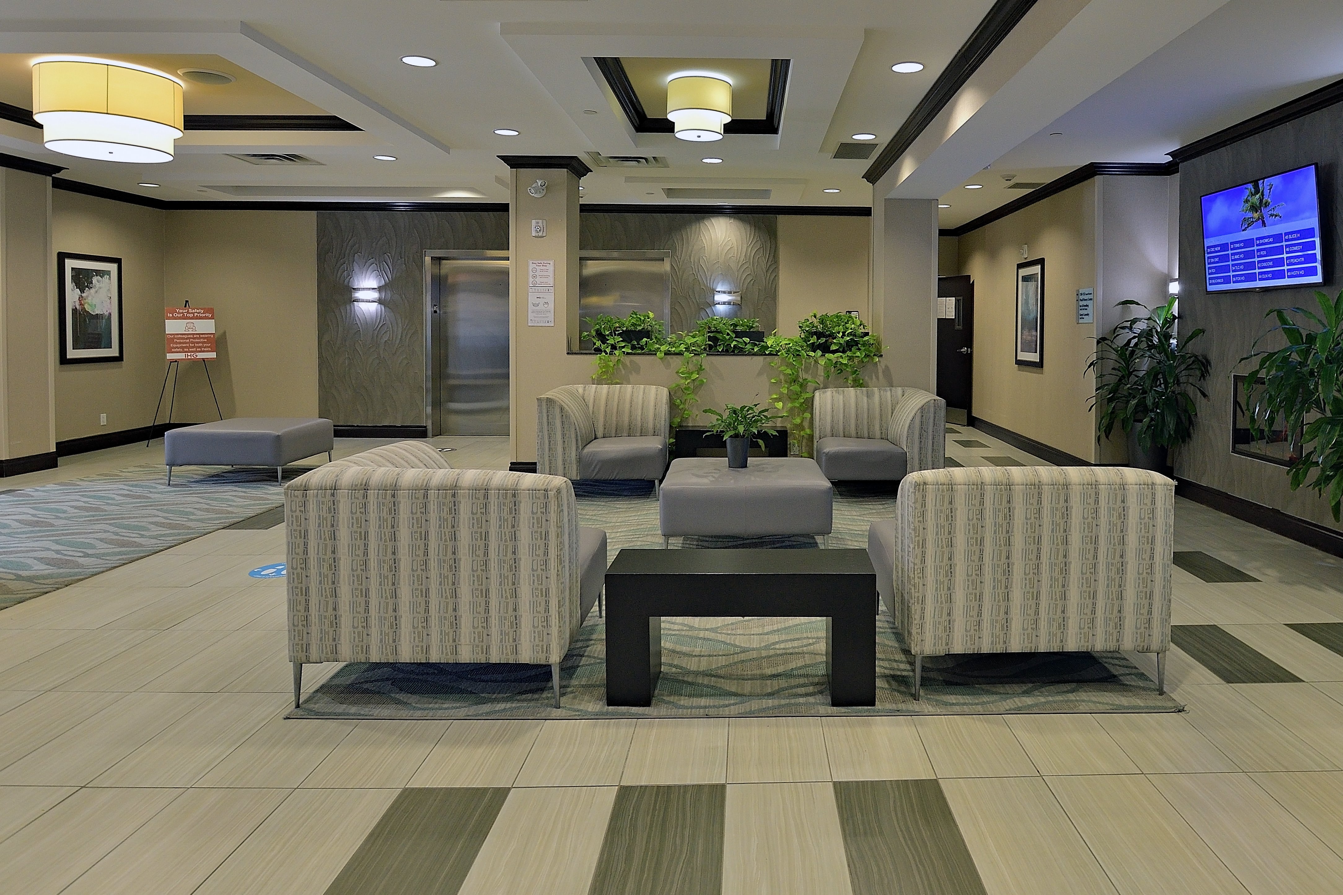 holiday inn express and suites ottawa east orleans