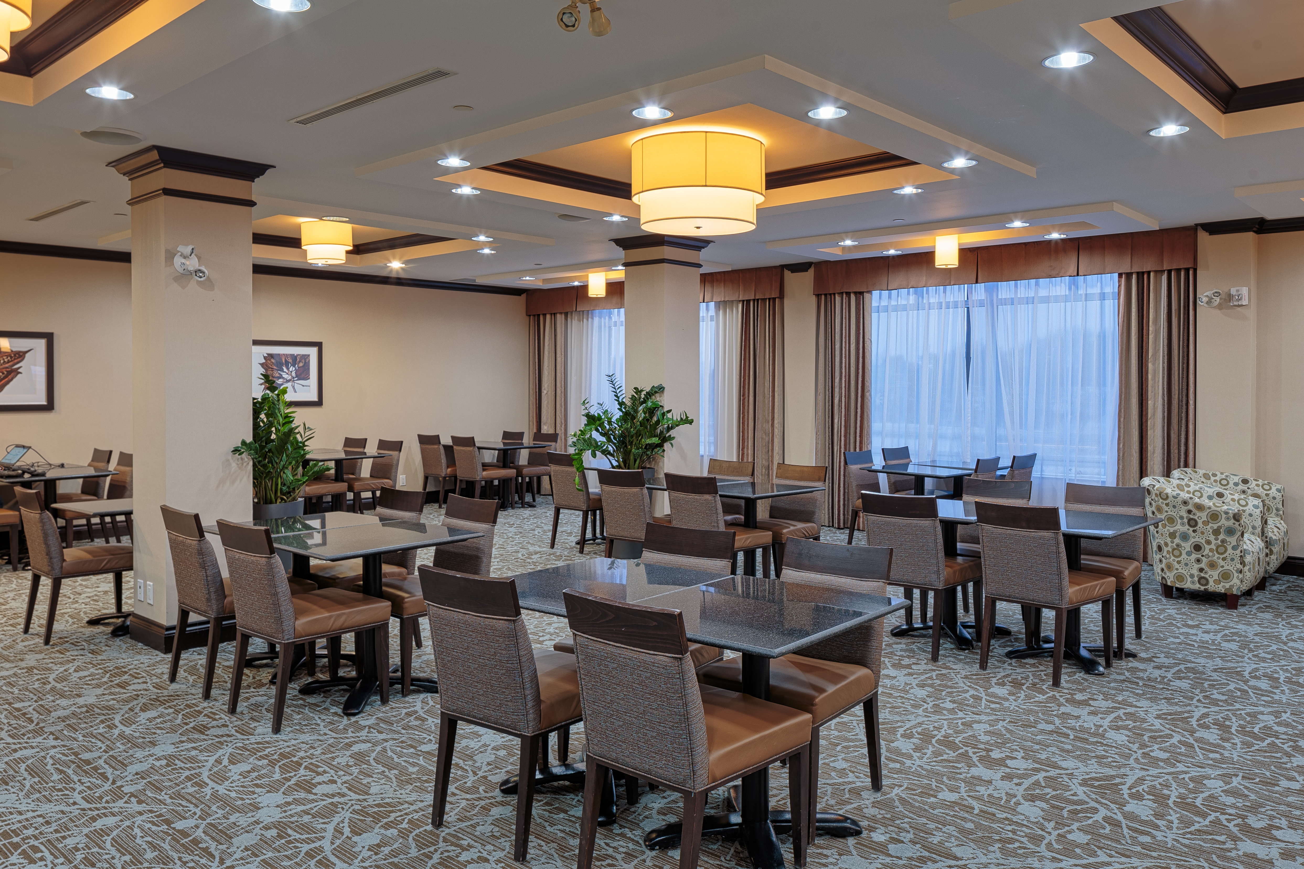 holiday inn express and suites ottawa east orleans