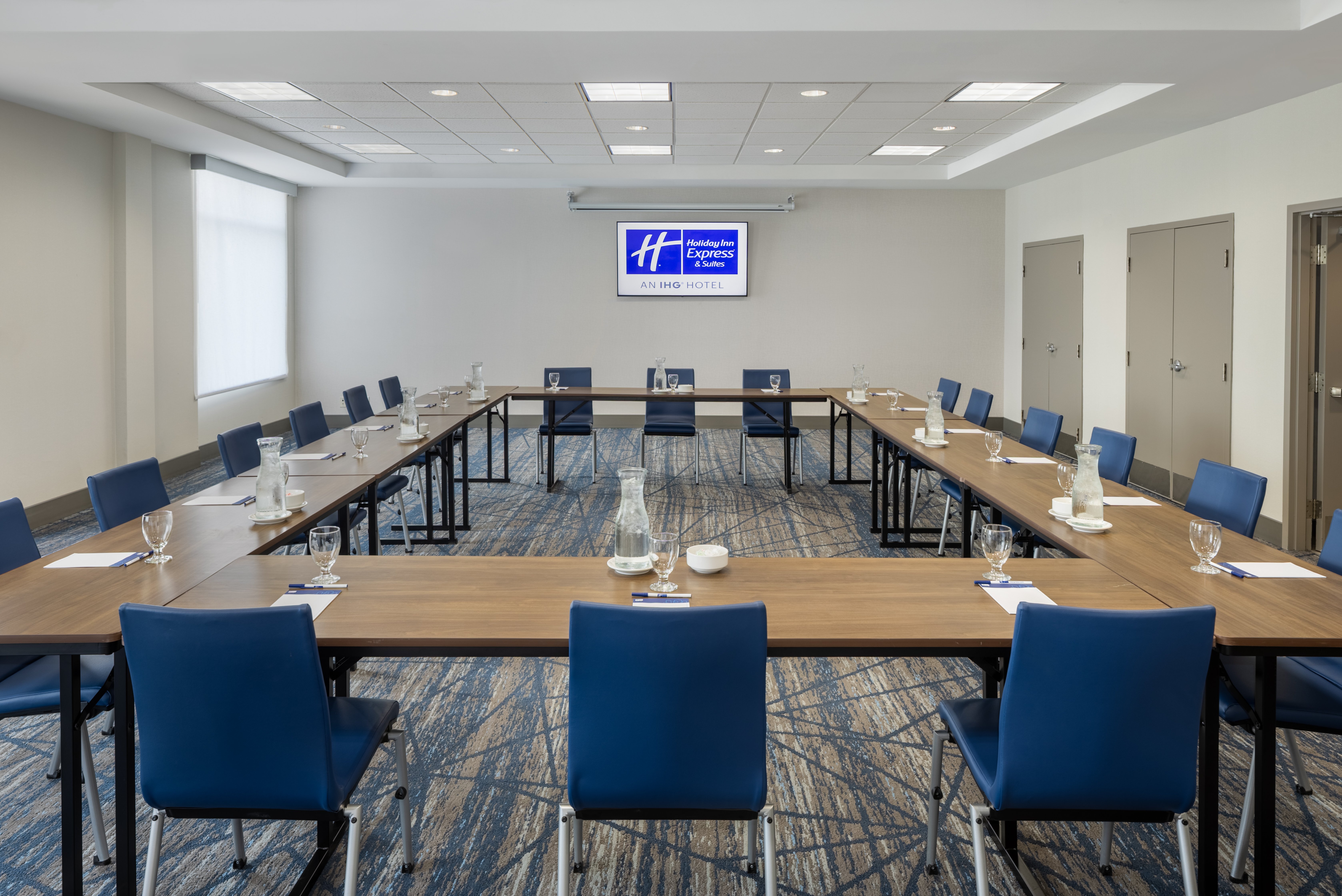 holiday inn express and suites ottawa east orleans