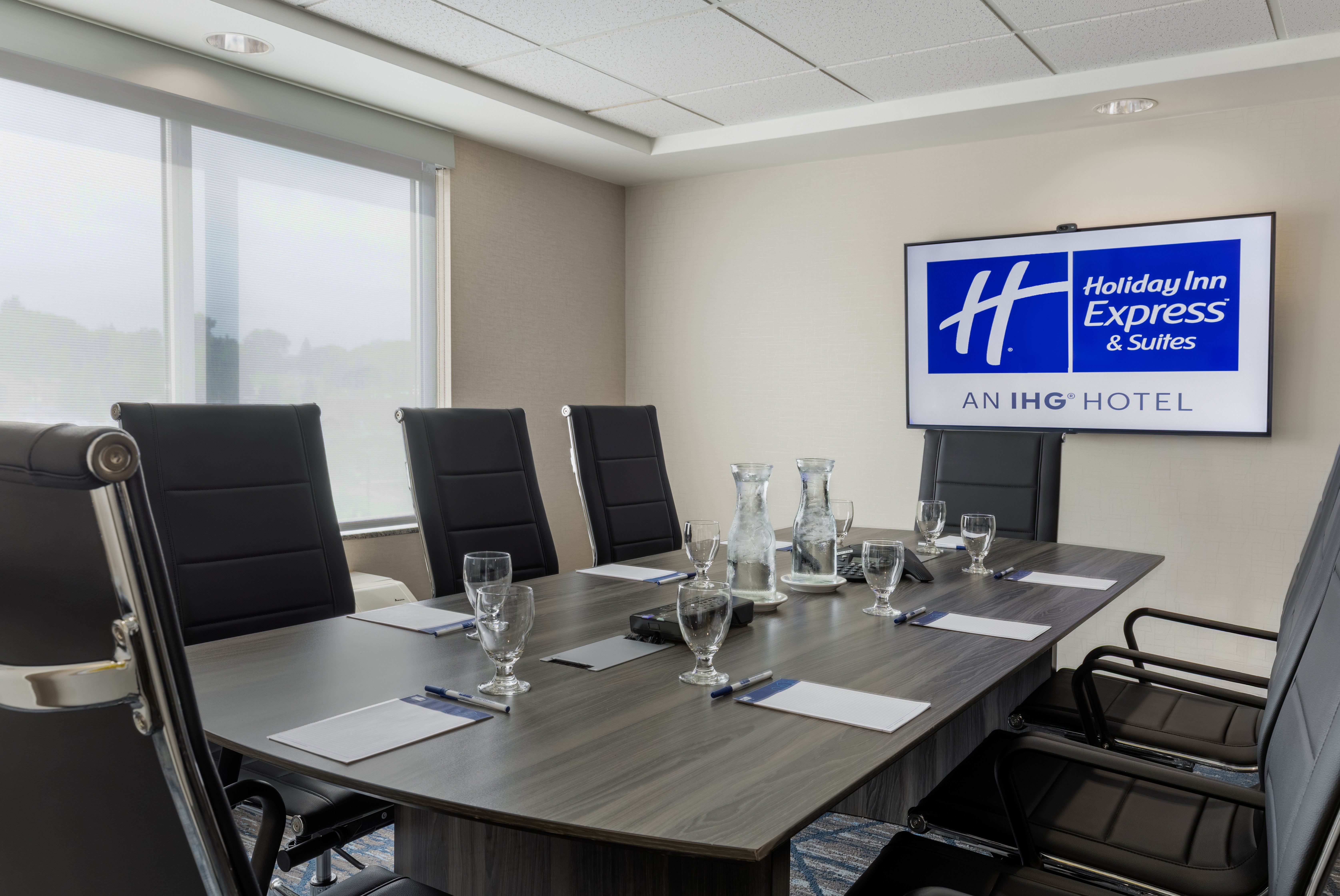 holiday inn express and suites ottawa east orleans