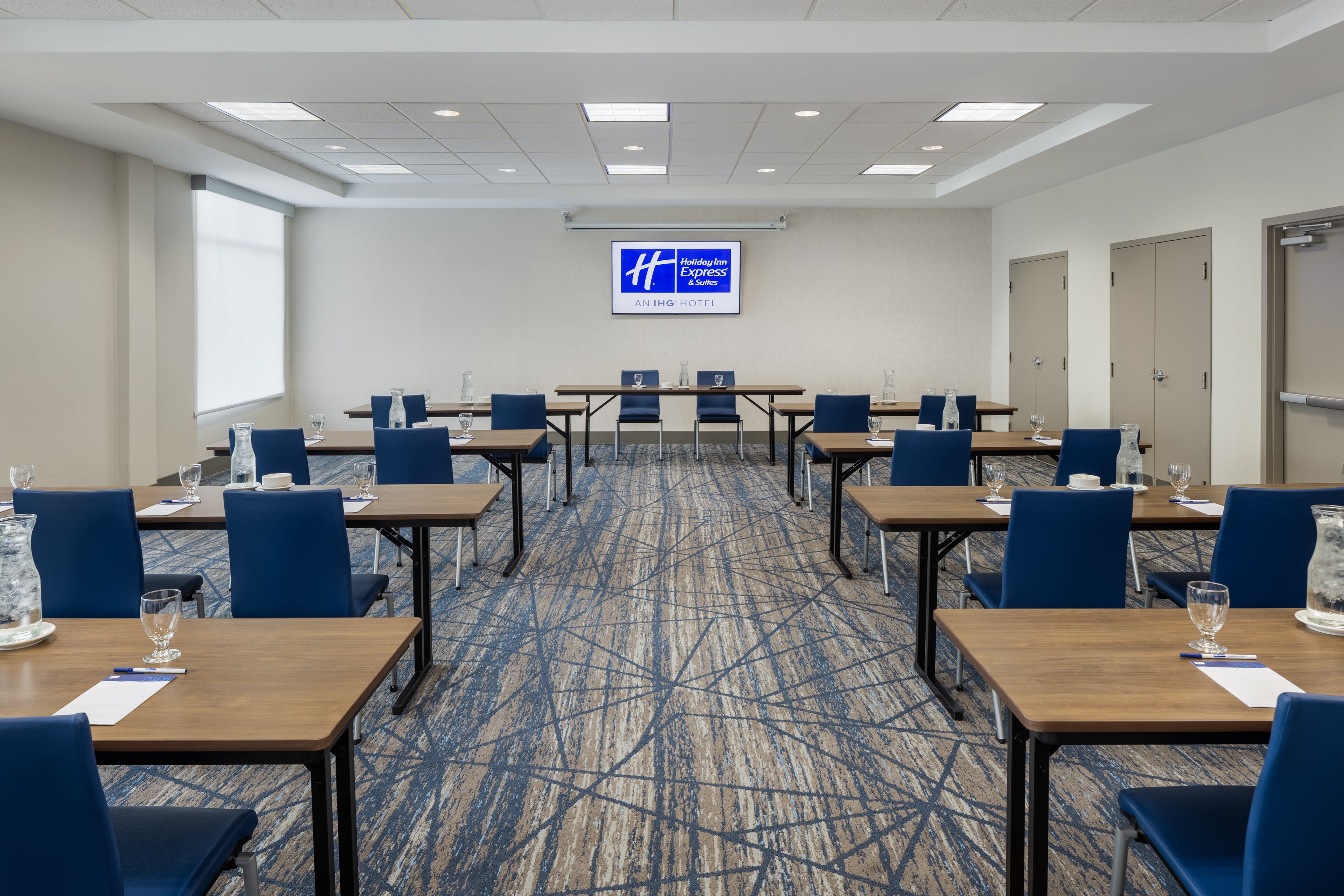 holiday inn express and suites ottawa east orleans