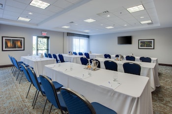 Holiday Inn Express & Suites Ottawa East - Orleans,Orleans>>Gloucester,3 star