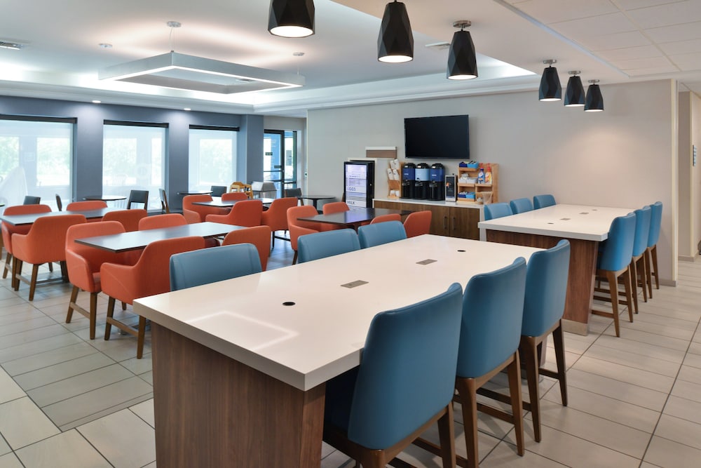 holiday inn express lewisburg new columbia by ihg