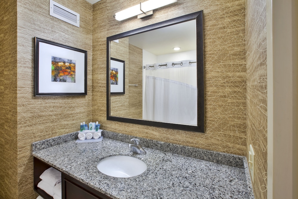 holiday inn express and suites geneva finger lakes by ihg