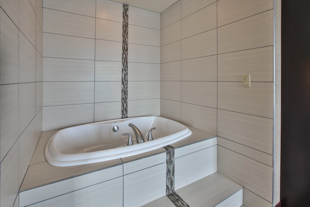holiday inn express and suites geneva finger lakes by ihg