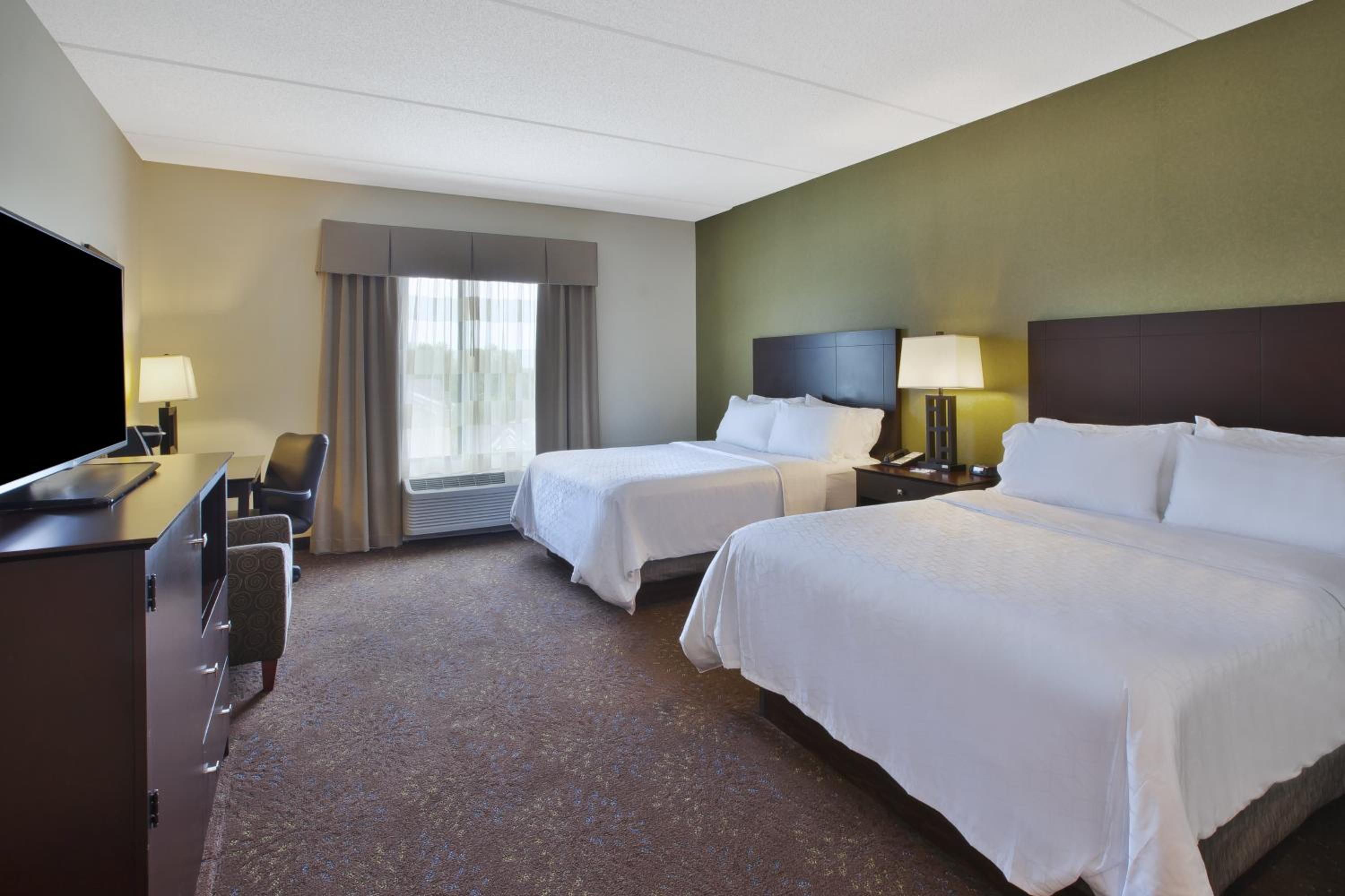 holiday inn express and suites geneva finger lakes by ihg