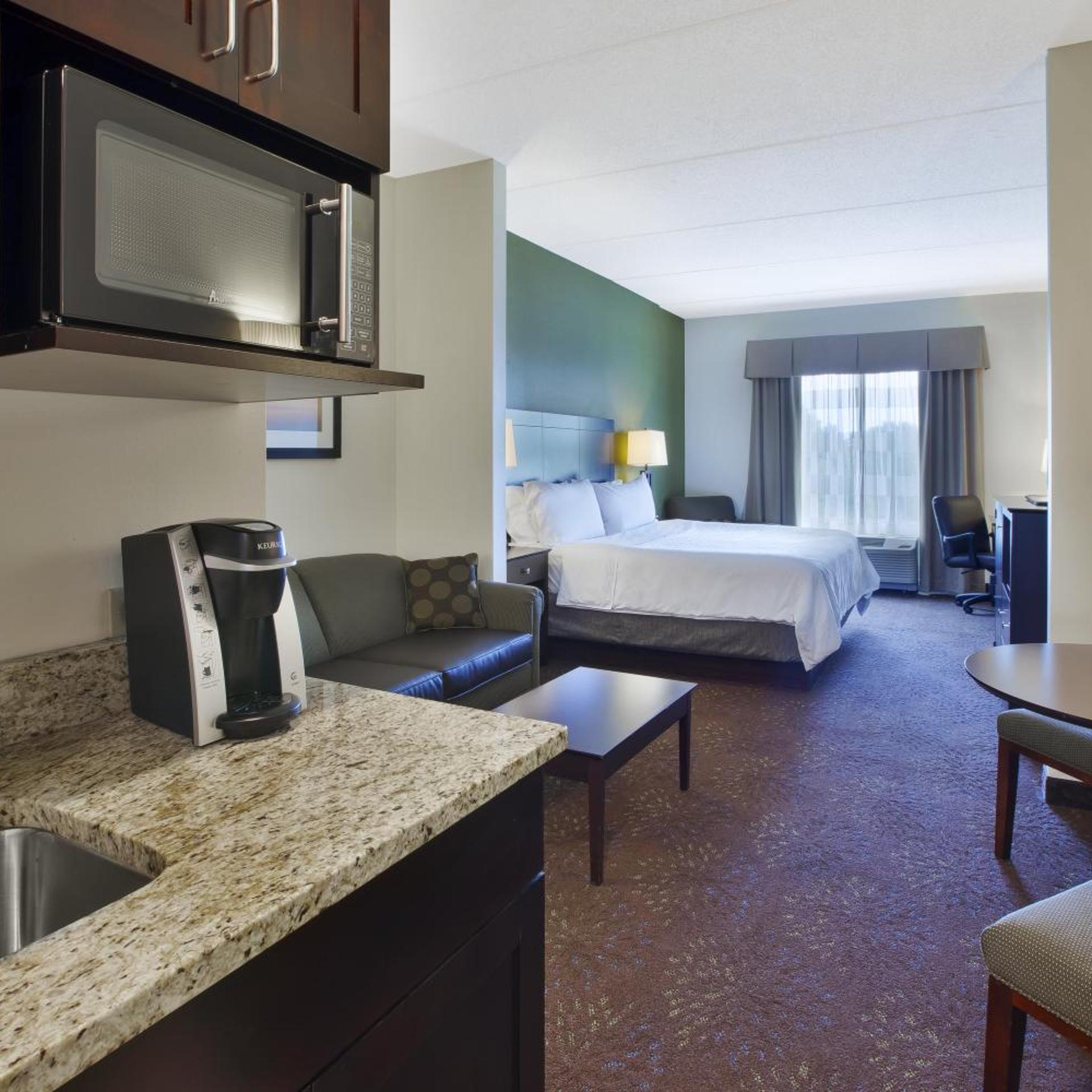 holiday inn express and suites geneva finger lakes by ihg