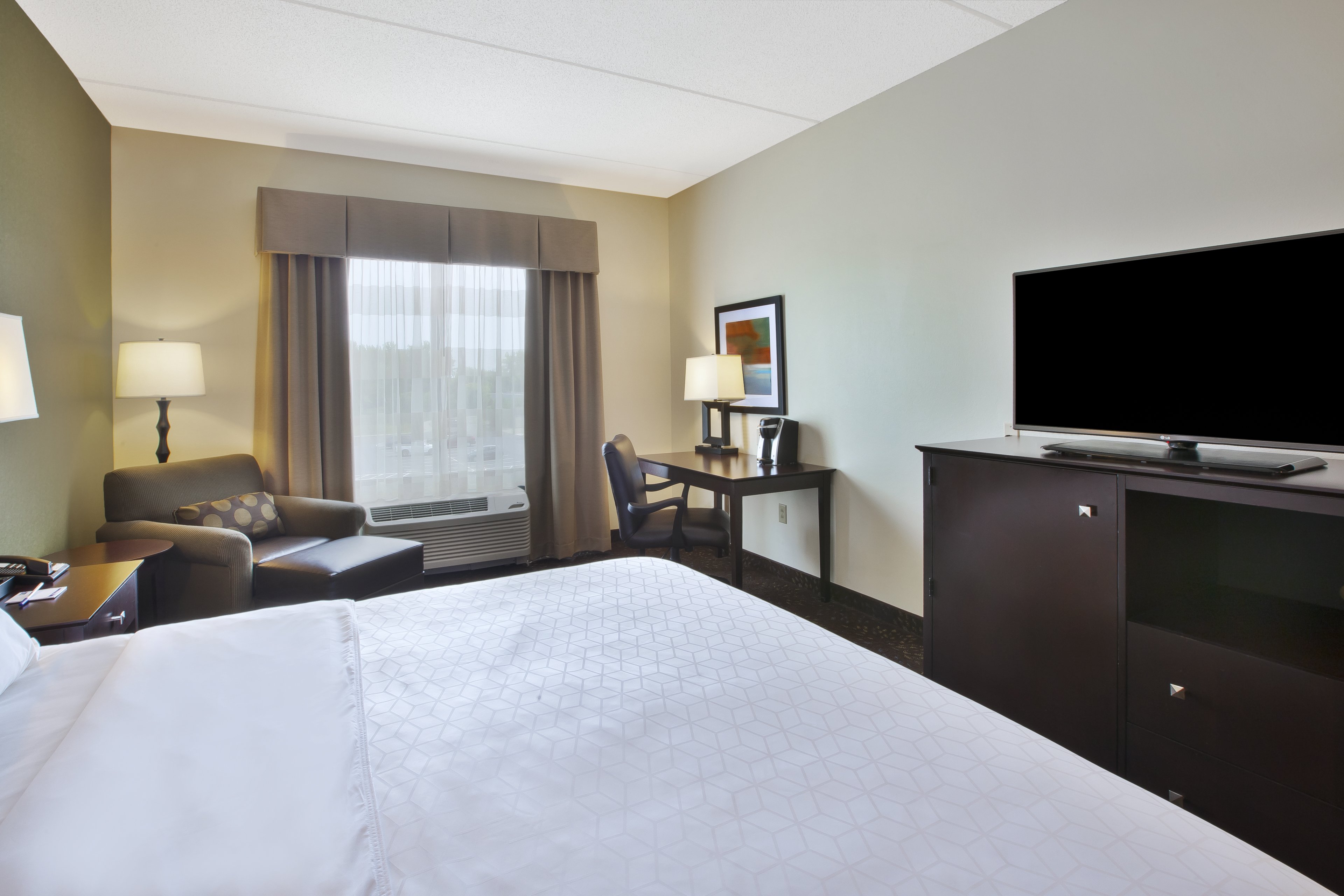 holiday inn express and suites geneva finger lakes by ihg