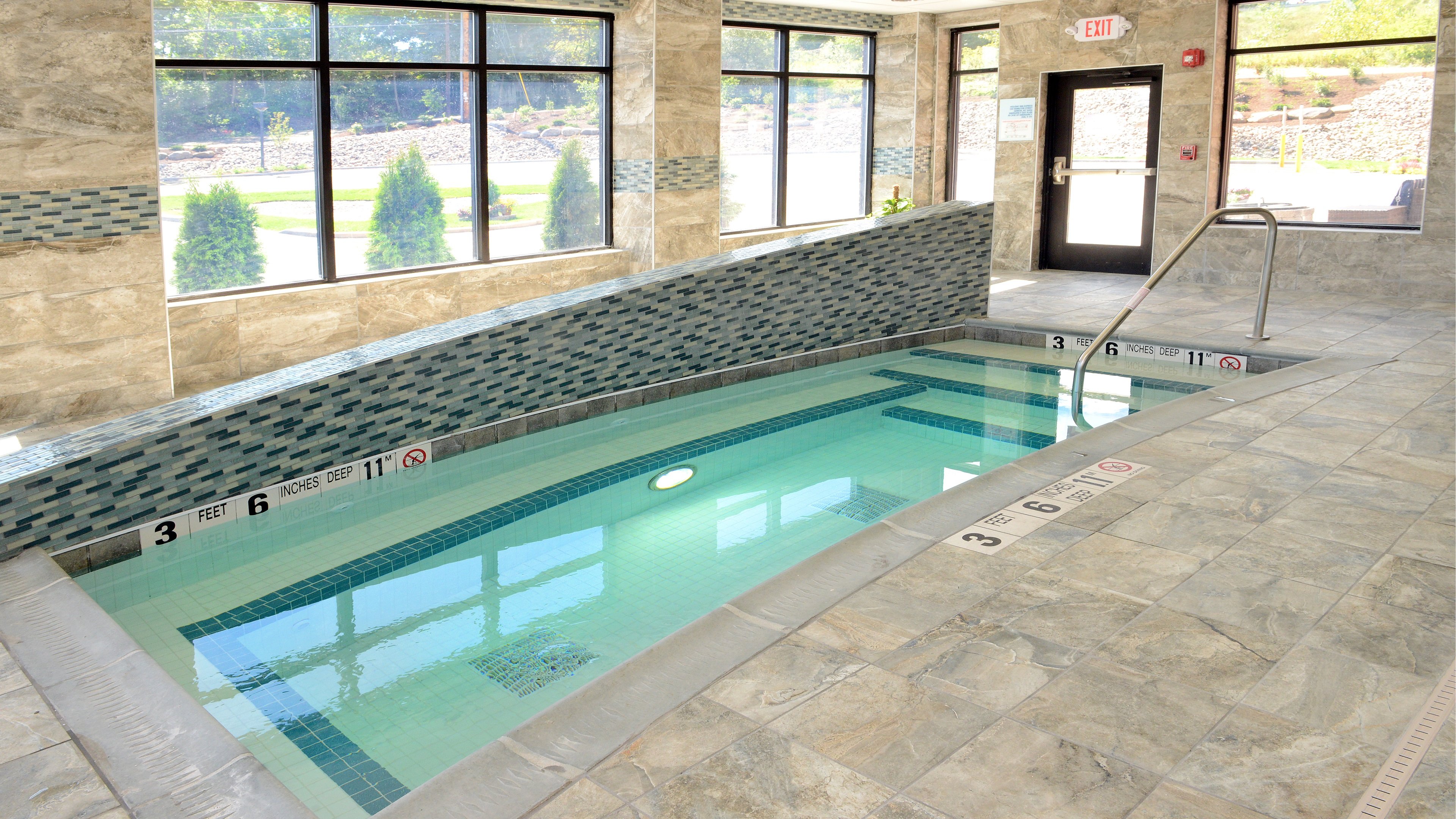 holiday inn express and suites geneva finger lakes by ihg