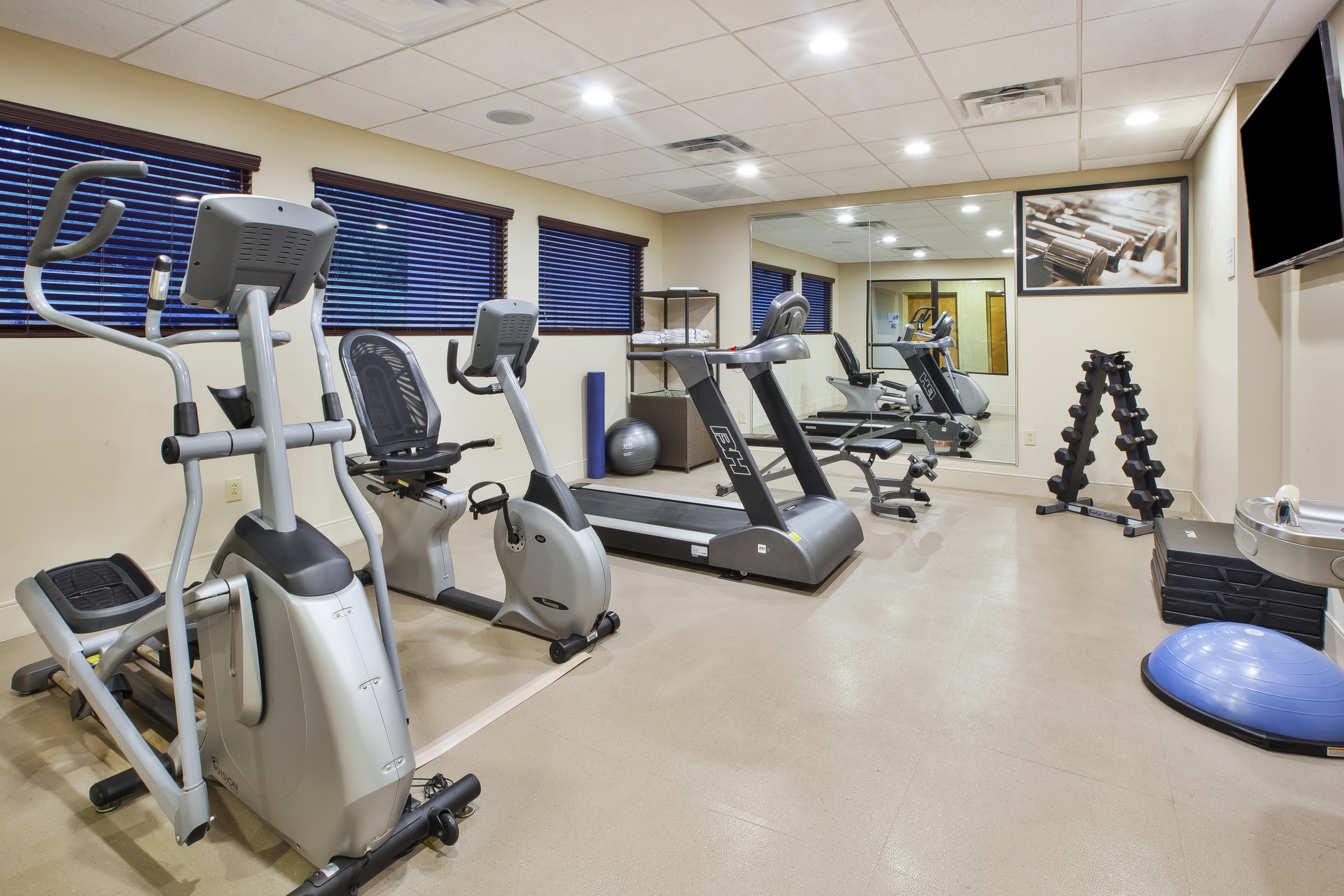 holiday inn express and suites geneva finger lakes by ihg