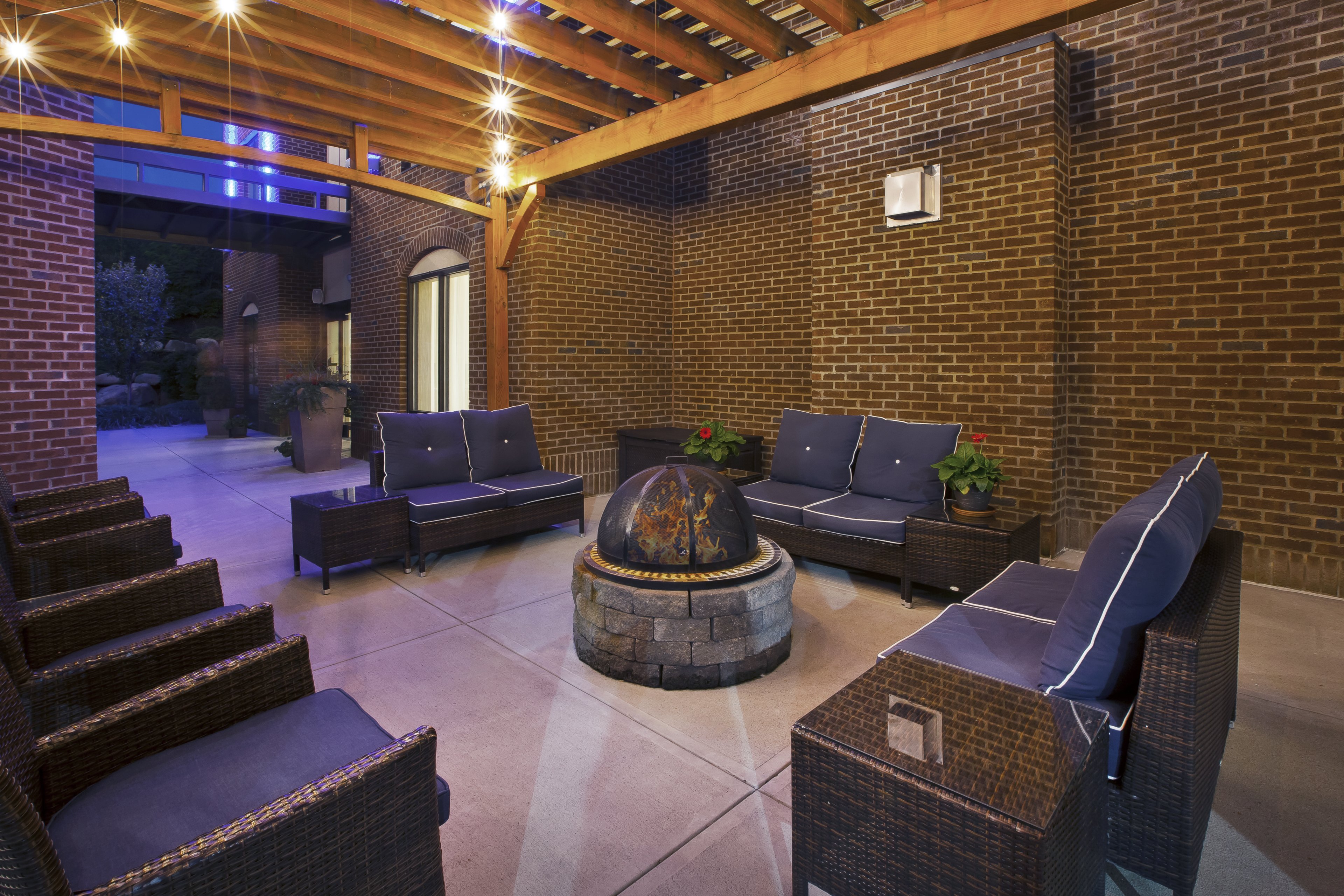 holiday inn express and suites geneva finger lakes by ihg